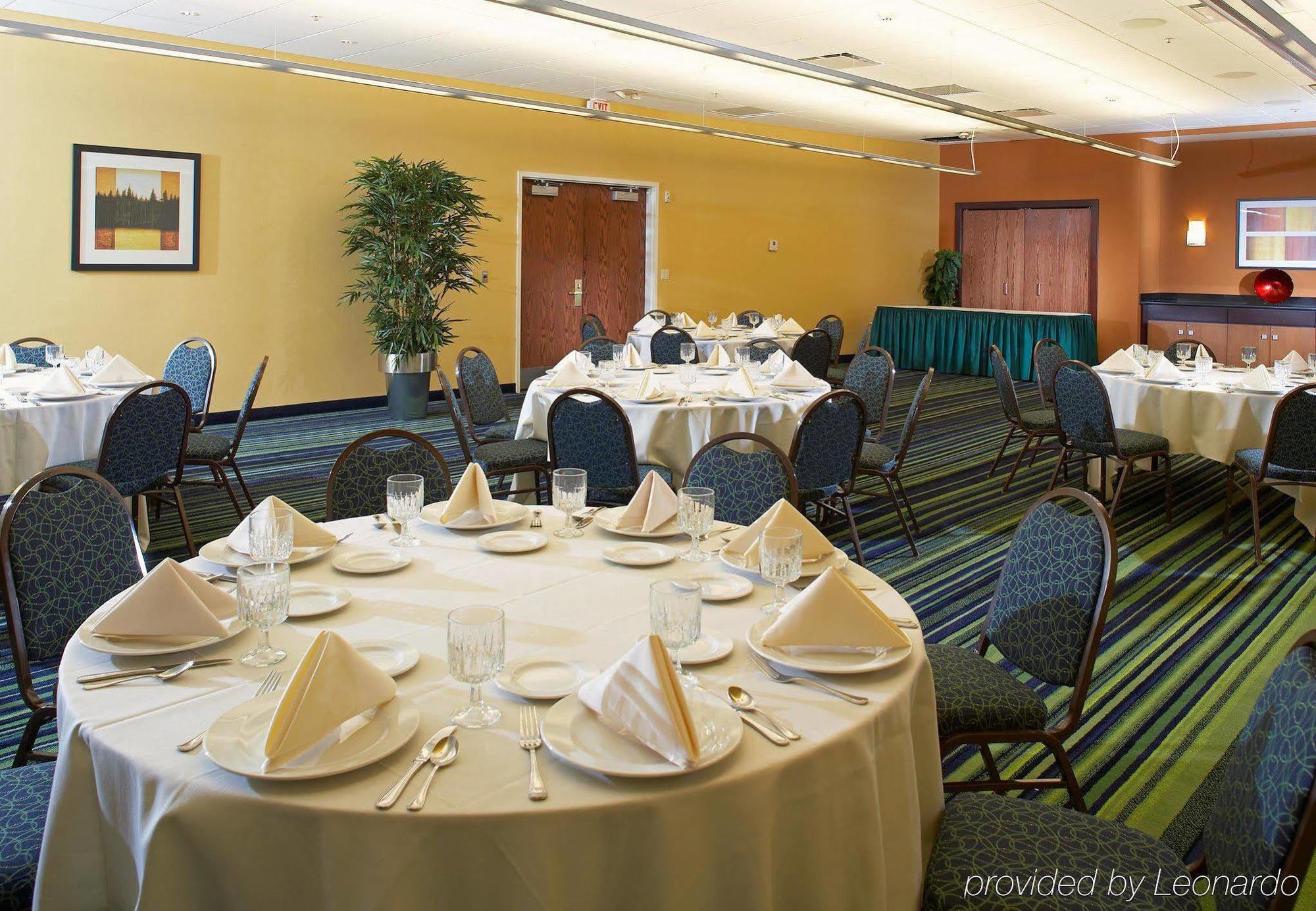 Fairfield Inn & Suites By Marriott Cleveland Бичвуд Ресторан фото